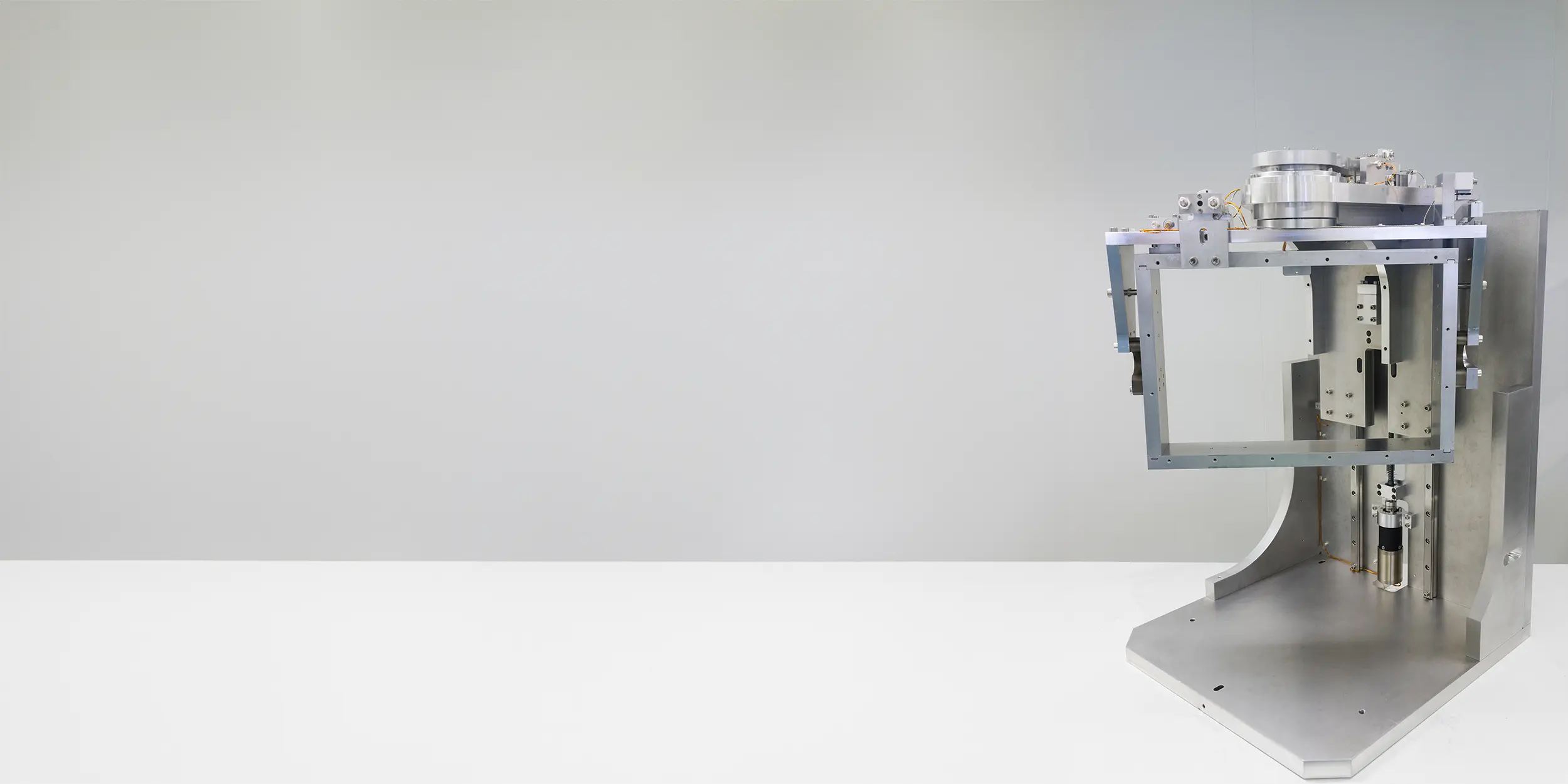 https://testwpirelec.alcen.com/wp-content/uploads/2024/08/IRELEC-High-power-lasers-1.webp